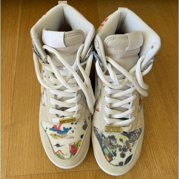 NIKE/SUPREME Dunk High x Jean Michel Basquiat Cream & White Graphic Sneakers - Picture 3 of 3
